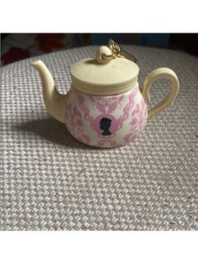 Bath & Body Bridgerton Handsanitizer Holder